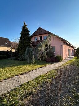 Predám nadštandardne veľký 4.izb. dom s veľkou záhradou.