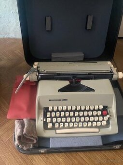 Písacie stroje CONSUL v originál kufry.