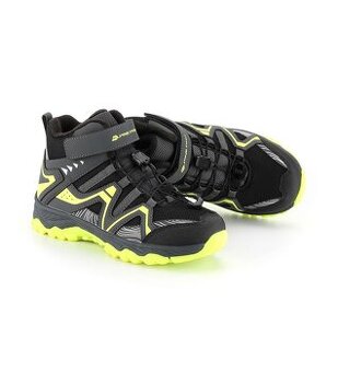 Vysoka trekova obuv 35