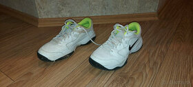 Nike obuv na tenis velk.37,5