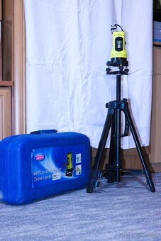 Samonivelačná krížová laserová vodováha + stativ + okuliare
