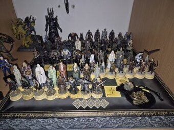 PREDÁM DVE SADY ŠACH - PÁN PRSTEŇOV