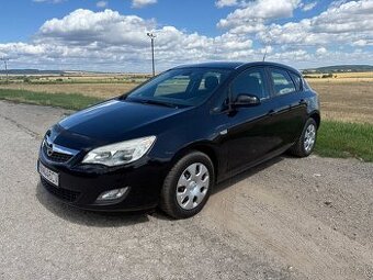 Opel Astra J 1.4 74 kW 2010