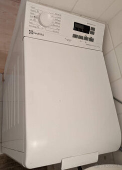 Pracka Electrolux Perfect Care 600 zhora plnena