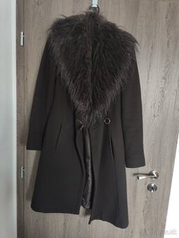 Hnedý vlnený kabát s límcom GIORDANI - veľ. 36