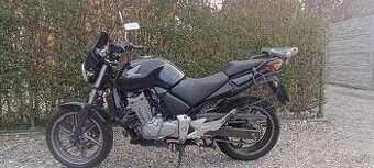 Predám Honda CBF 500 r.v.2008 42 kw najazdené 95.000 km 
