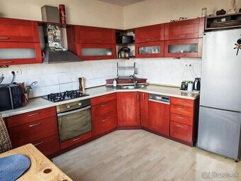 NA PREDAJ VEĽKÝ ZREKONŠTRUOVANÝ 2 IZBOVÝ BYT | 58m2 + LOGGIA - 1