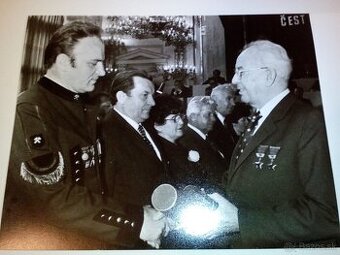 staré foto z čias socializmu / transparent