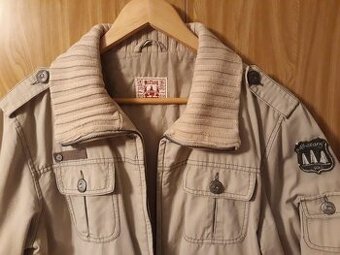 Bunda Mustang, svetlá na miernejšiu zimu.