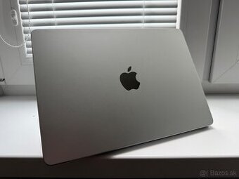 MacBook Air 13" M3 8/256GB