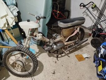 Rozpredám Jawu pionier na náhradné diely.