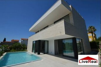 SUKOŠAN, VILA NA PLÁŽI S BAZÉNOM