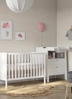 Detska postielka s matracom a komodou