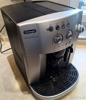 Delonghi Magnifica vo vybornom stave, plne funcny
