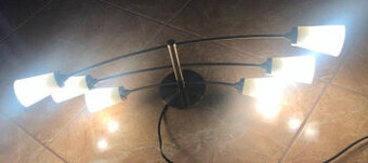 Predám troj ramenné svietidlo.