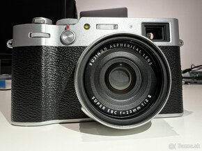 Fujifilm X100V + lens hood + nahradna baterka