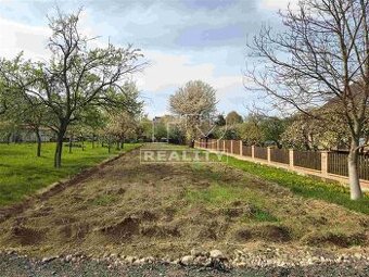 Stavebný pozemok v centre Beluše – 1116 m2 pre váš domov...