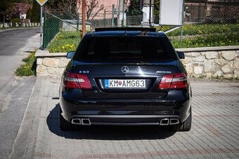 Mercedes E 63 AMG Performance, Krásny stav, Pano, Distronic