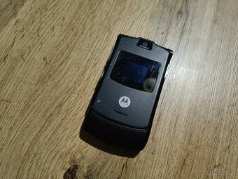 NEFUNKČNÁ Motorola Razr V3