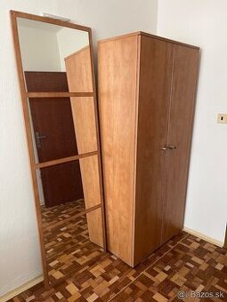 skrine z bledého dreva