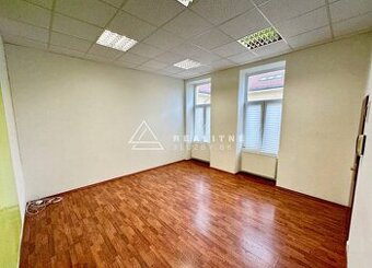 Ponúkame na prenájom zrekonštruované priestory v centre Koší