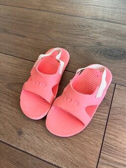 Plavecke sandale decathlon 27-28