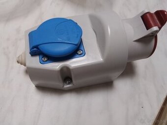 Zásuvka na stenu 380V +230V 16A/ 5K+230V