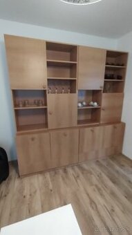Obývacia stena + stôl pod tv a dvere
