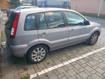 Ford fusion na opravu