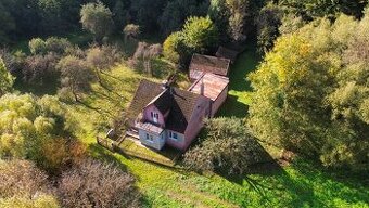 REZERVOVANÉ - RODINNÝ DOM S VEĽKÝM POZEMKOM V OBCI BELUŠA