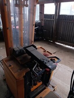 Elektrický paletovy vozik