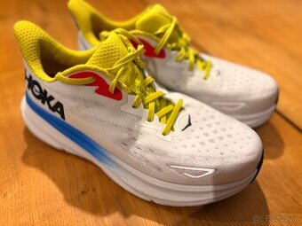 HOKA CLIFTON 9