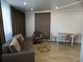 Prenájom 2 izbového bytu na námestí