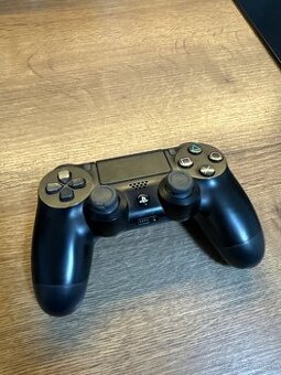 Predám ovládač na PlayStation 4