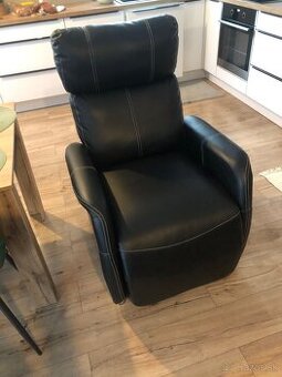 Polohovateľné kreslo