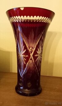 Rubinova vaza brusene sklo