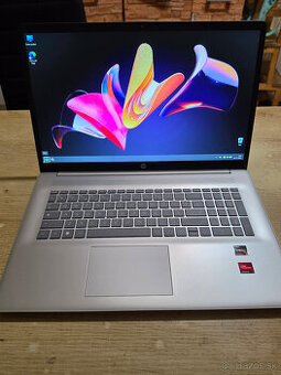 Obrovske 17.3 palcove Hp 17 2025 s 8gb ram Ryzen 3 procesoro