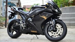 Yamaha R1 RN19 kupim