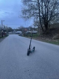 Elektricka Kolobezka LAMAX ECRUISER SC30