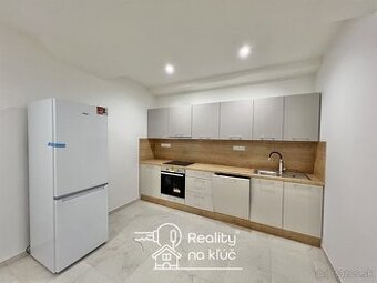 Na prenájom elegantný 2-izbový byt pri stanici v Nových Zámk