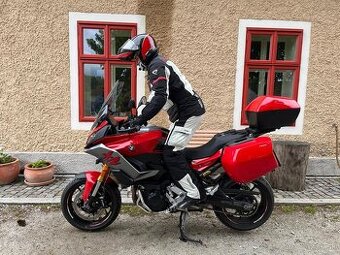 BMW F900 XR