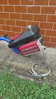 Dvojtaktny motor na AGZAT