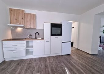 Prenájom, zariadený 1i byt s veľkým balkónom Žiar n/Hronom