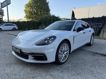Porsche Panamera 4 - AWD - Hybrid - Automatic - 466 hp