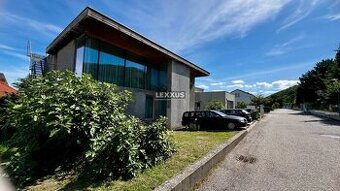 | unikátny nízkoenergetický dom, krásne prostredie, 10 km od