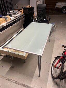 Stolík IKEA VIKA LAURI – sklenený