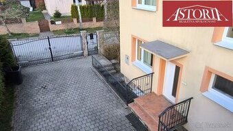 rodinný dom s 2 garážami - Martin - Stráne