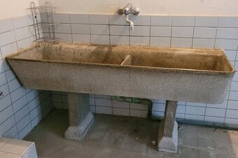 Dlhý umývací RETRO betónový drez - žľab z umelého kameňa