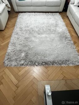 Novel,vysoký ,hustý vlas, biely so strieborný