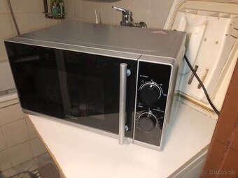 Predám v Bratislave peknú striebornú novú mikrovlnku MORA